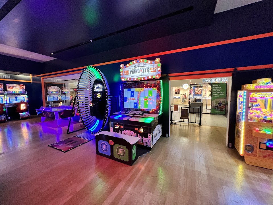 District Eat and Play Overland Park