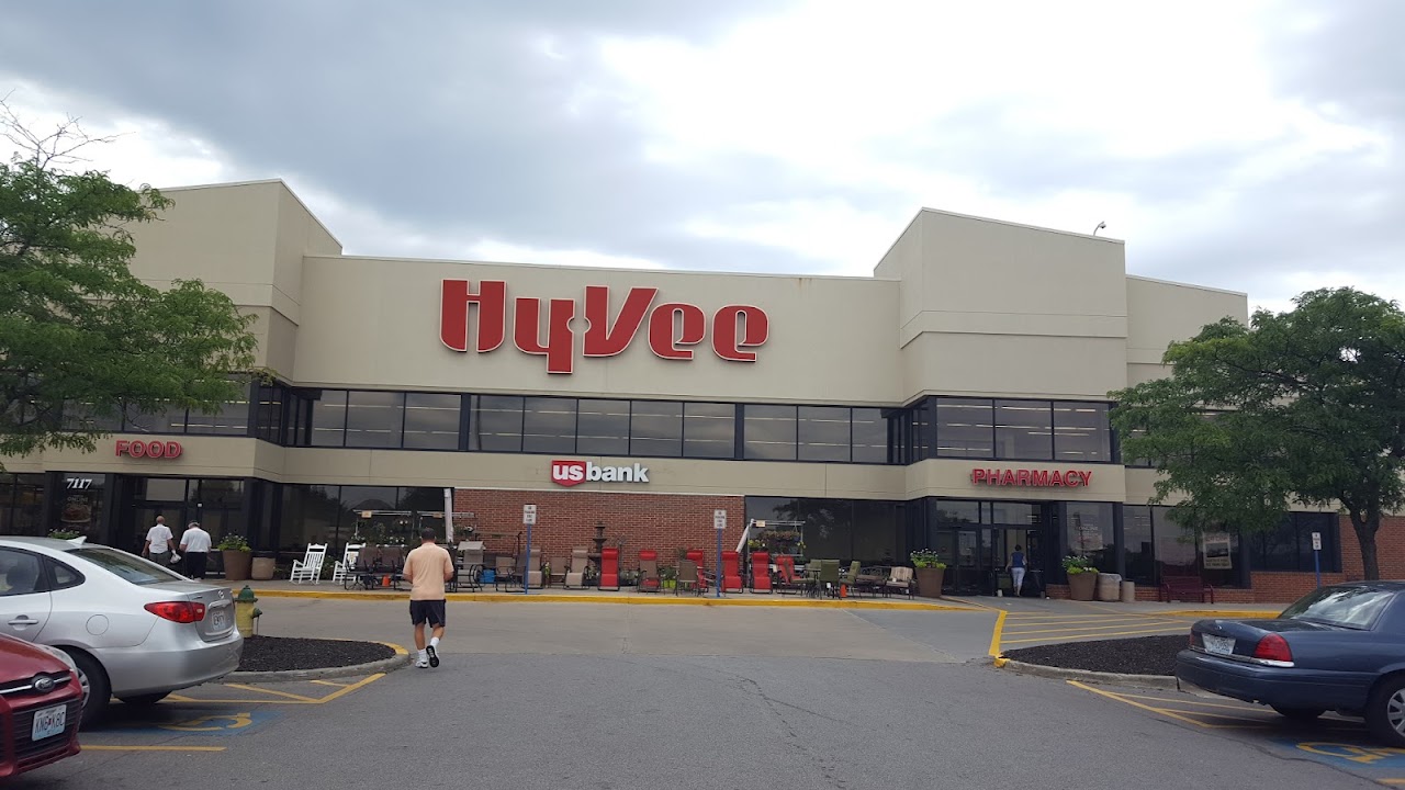 Hy-Vee Grocery Store