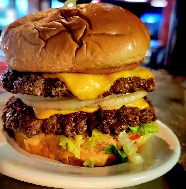 Edge on 7 Bar & Grill