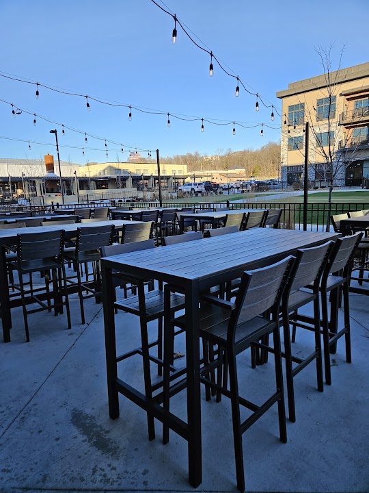 Whiskey River Pizza & Pub