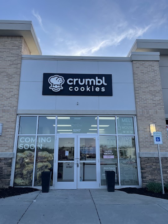 Crumbl – Cookies & Desserts